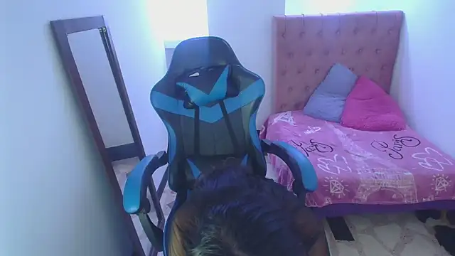 zoe connor19 online show from March 9, 2025, 7:37 pm