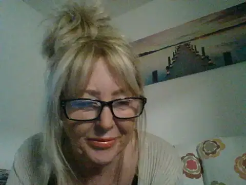 Snapshot of Miss-Cx chatting on December 25, 2024, 9:11 pm Miss-Cx online show from December 25, 2024, 9:11 pm