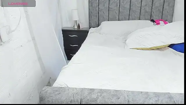 Natalystevens online show from March 19, 2025, 9:58 pm