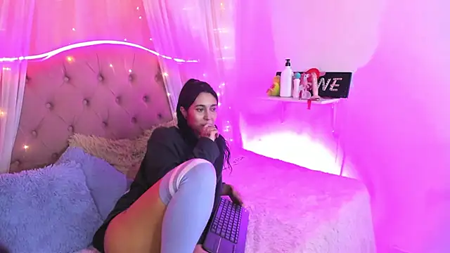  Mia  9 online show from February 22, 2025, 11:57 pm