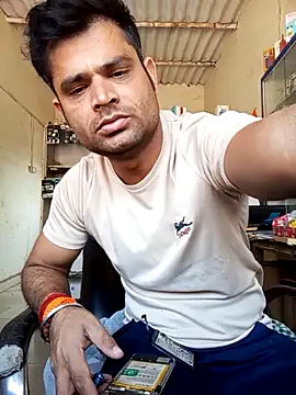 Snapshot of Priynkarani chatting on November 19, 2025, 5:29 am Priynkarani online show from November 19, 2025, 5:29 am