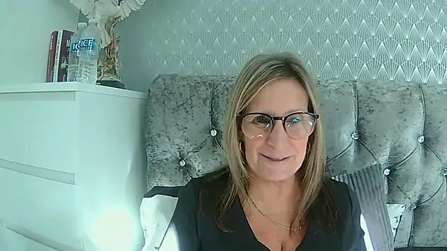 Additive Mature Linda online show from September 21, 2025, 3:57 pm
