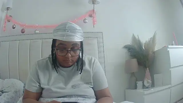 vanilla chocolate23 online show from December 21, 2025, 10:33 am