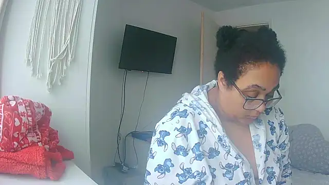 vanilla chocolate23 online show from February 16, 2026, 11:39 am