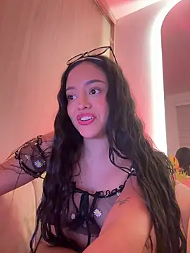 kenndall 21 online show from December 10, 2024, 5:28 am