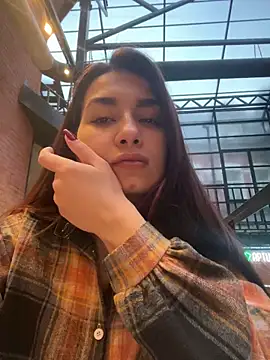 Swee Alicee online show from May 12, 2026, 4:26 pm