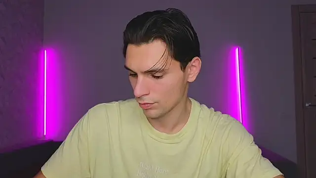 denlover1 online show from February 18, 2026, 1:29 pm