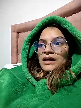 Angie Pirss online show from October 10, 2025, 9:47 pm