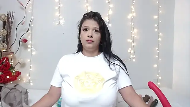 Nicol Love0 online show from January 3, 2025, 6:46 pm