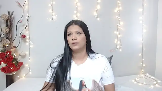 Nicol Love0 online show from January 11, 2025, 7:05 pm