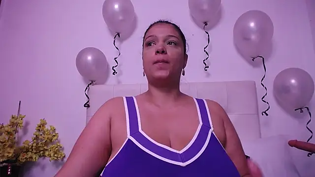 Nicol Love0 online show from April 14, 2026, 12:22 pm