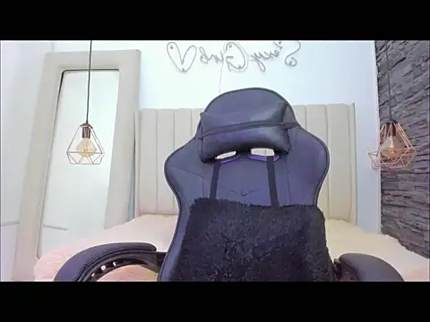 Zoeth Ruiz online show from September 25, 2025, 1:59 pm