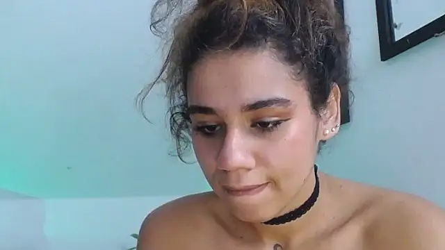 diamonmeli online show from February 9, 2025, 11:36 pm