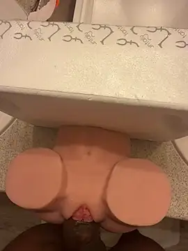 MaterialGolan online show from April 8, 2026, 1:27 am