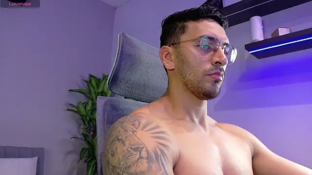 Snapshot of tony_muscle chatting on June 26, 2026, 7:07 pm tony muscle online show from June 26, 2026, 7:07 pm