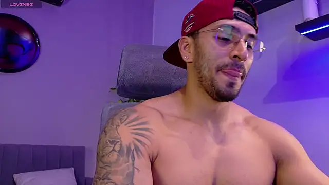 Snapshot of tony_muscle chatting on June 30, 2026, 7:04 pm tony muscle online show from June 30, 2026, 7:04 pm