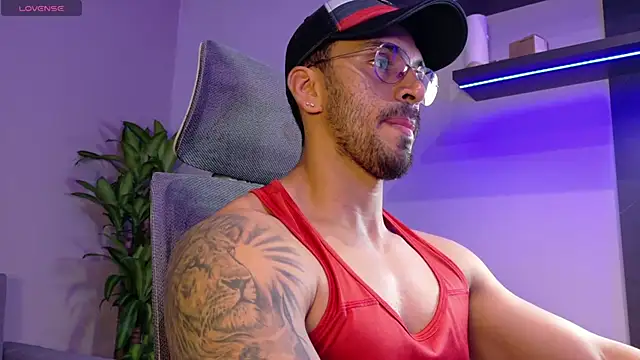 Snapshot of tony_muscle chatting on July 4, 2026, 7:09 pm tony muscle online show from July 4, 2026, 7:09 pm