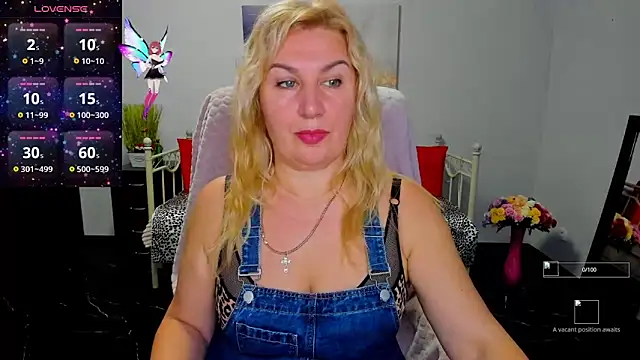 Lili Crossi online show from October 4, 2025, 5:27 am