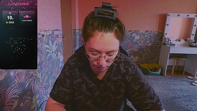 Chloe strip online show from September 27, 2025, 2:49 am