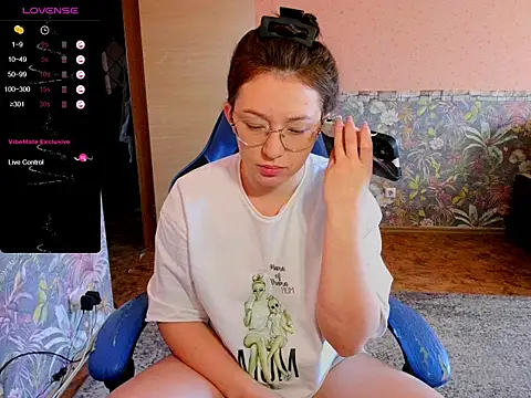 Chloe strip online show from October 14, 2025, 2:56 am