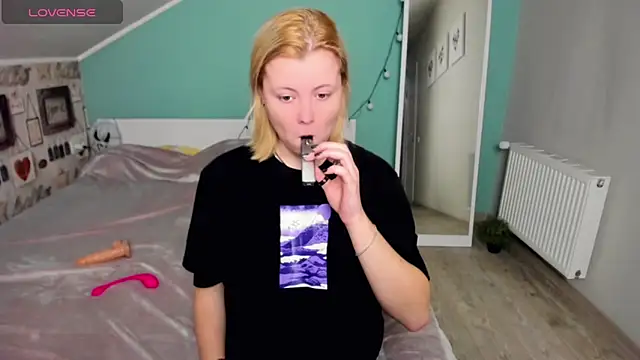 LillyDepp online show from January 7, 2025, 1:57 pm