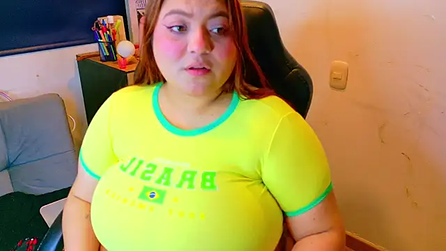Snapshot of Rebeca_charme21 chatting on August 1, 2026, 11:20 am Rebeca charme21 online show from August 1, 2026, 11:20 am