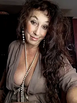GypsyEsmeralda online show from November 13, 2025, 4:06 pm