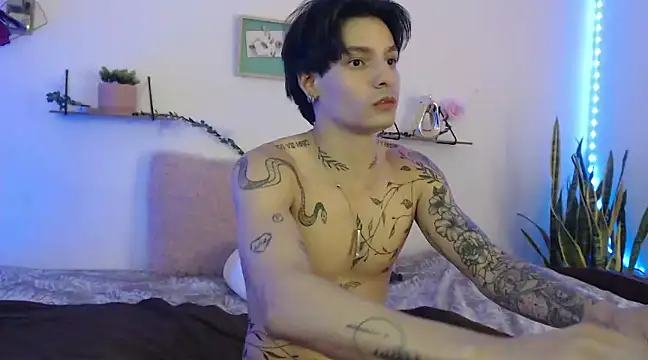 Apolo Hidalgo01 online show from January 13, 2025, 3:15 pm