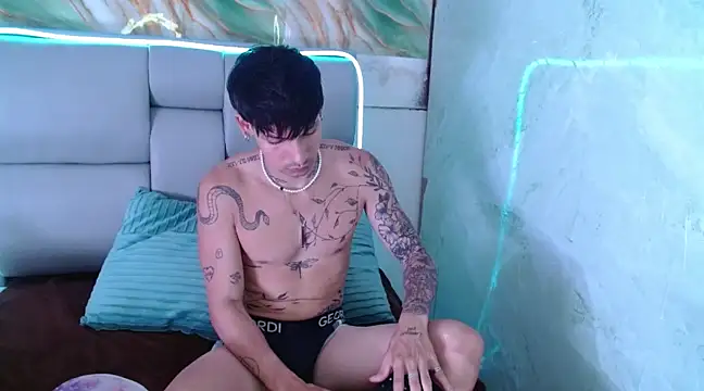 Apolo Hidalgo01 online show from February 28, 2025, 5:37 pm