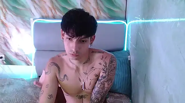 Apolo Hidalgo01 online show from March 21, 2025, 4:40 pm