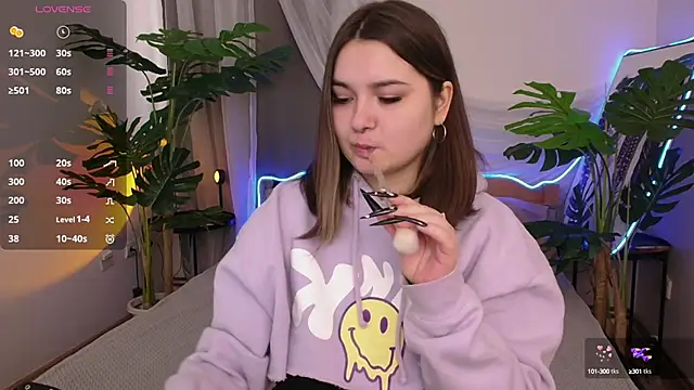 Alice Walters online show from September 29, 2025, 2:44 pm