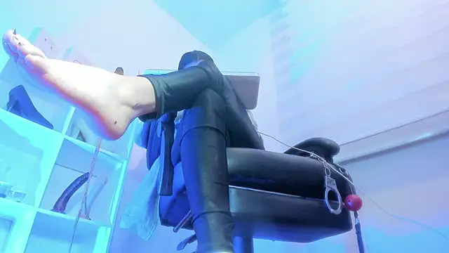 charlotte joliedart online show from October 9, 2025, 10:52 pm