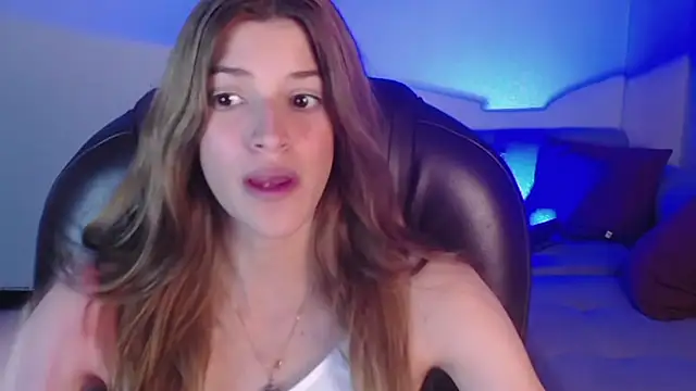 Snapshot of Nora_Vennucci chatting on December 31, 2024, 10:34 pm Nora Vennucci online show from December 31, 2024, 10:34 pm