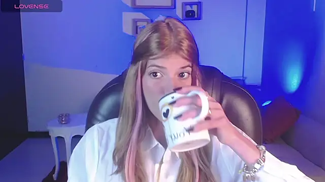 Snapshot of Nora_Vennucci chatting on January 6, 2025, 7:56 pm Nora Vennucci online show from January 6, 2025, 7:56 pm