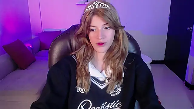 Snapshot of Nora_Vennucci chatting on January 20, 2025, 6:21 pm Nora Vennucci online show from January 20, 2025, 6:21 pm