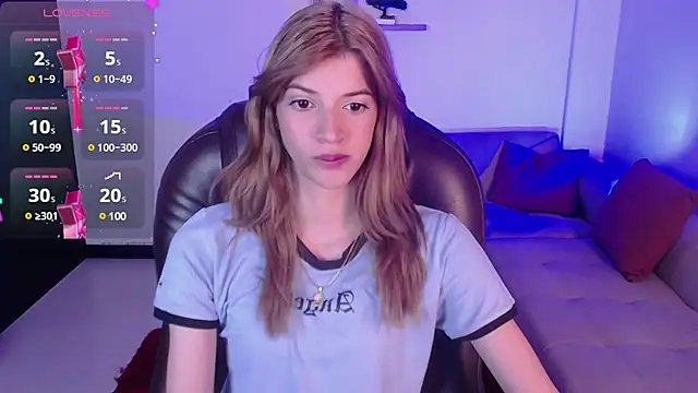 Snapshot of Nora_Vennucci chatting on January 23, 2025, 6:56 pm Nora Vennucci online show from January 23, 2025, 6:56 pm