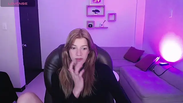 Snapshot of Nora_Vennucci chatting on January 29, 2025, 7:32 pm Nora Vennucci online show from January 29, 2025, 7:32 pm