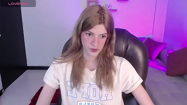 Snapshot of Nora_Vennucci chatting on February 2, 2025, 7:46 pm Nora Vennucci online show from February 2, 2025, 7:46 pm