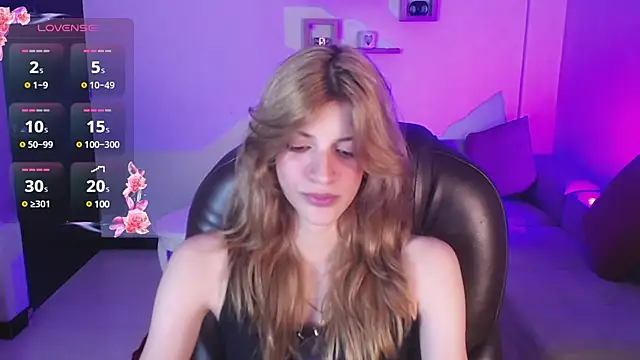 Snapshot of Nora_Vennucci chatting on February 12, 2025, 10:04 pm Nora Vennucci online show from February 12, 2025, 10:04 pm