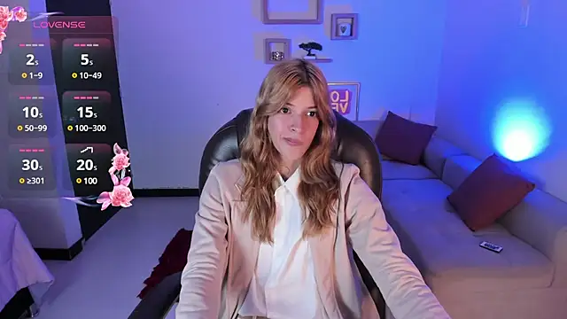 Snapshot of Nora_Vennucci chatting on February 20, 2025, 7:52 pm Nora Vennucci online show from February 20, 2025, 7:52 pm