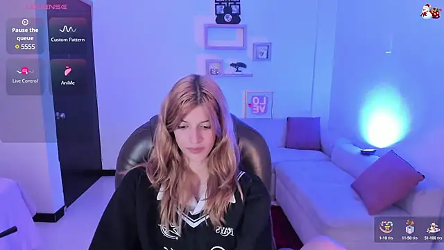 Snapshot of Nora_Vennucci chatting on February 21, 2025, 10:15 pm Nora Vennucci online show from February 21, 2025, 10:15 pm