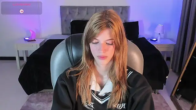 Snapshot of Nora_Vennucci chatting on March 1, 2025, 7:48 pm Nora Vennucci online show from March 1, 2025, 7:48 pm