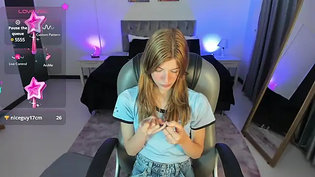 Snapshot of Nora_Vennucci chatting on March 4, 2025, 7:01 pm Nora Vennucci online show from March 4, 2025, 7:01 pm