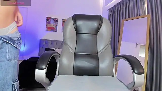 Snapshot of Nora_Vennucci chatting on March 9, 2025, 8:10 pm Nora Vennucci online show from March 9, 2025, 8:10 pm