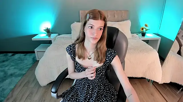 Snapshot of Nora_Vennucci chatting on October 18, 2025, 6:41 pm Nora Vennucci online show from October 18, 2025, 6:41 pm