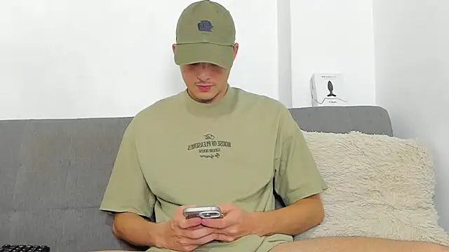 Snapshot of im_miike chatting on May 13, 2026, 11:00 pm im miike online show from May 13, 2026, 11:00 pm
