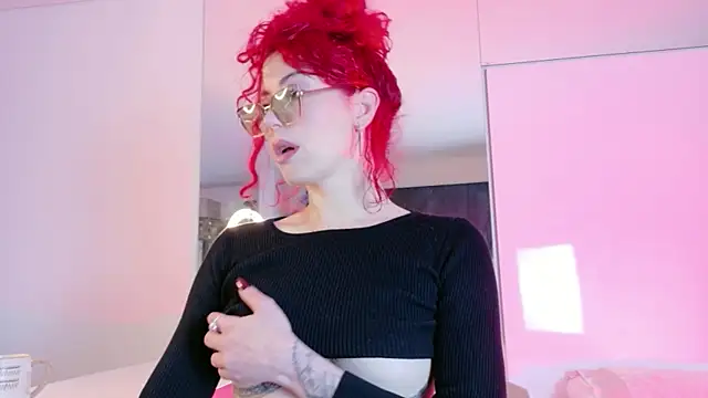 Snapshot of Borbala_Iggy chatting on October 18, 2025, 7:47 pm Borbala Iggy online show from October 18, 2025, 7:47 pm