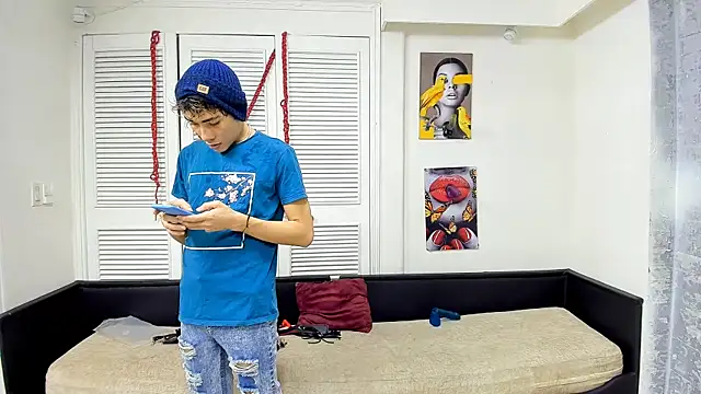 StrawwBoys online show from December 5, 2024, 9:17 pm