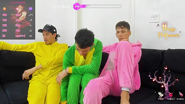 StrawwBoys online show from November 7, 2025, 10:48 am