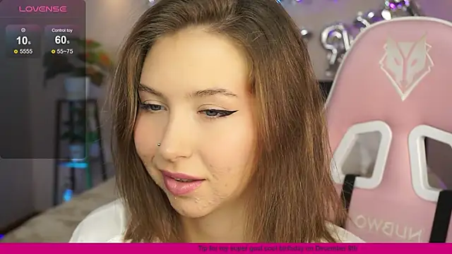 LinaSiren online show from December 8, 2024, 6:33 am